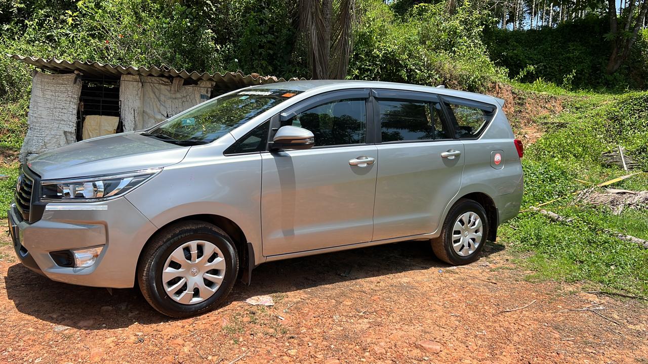 Side view of Toyota Innova Crysta sightseeing cab