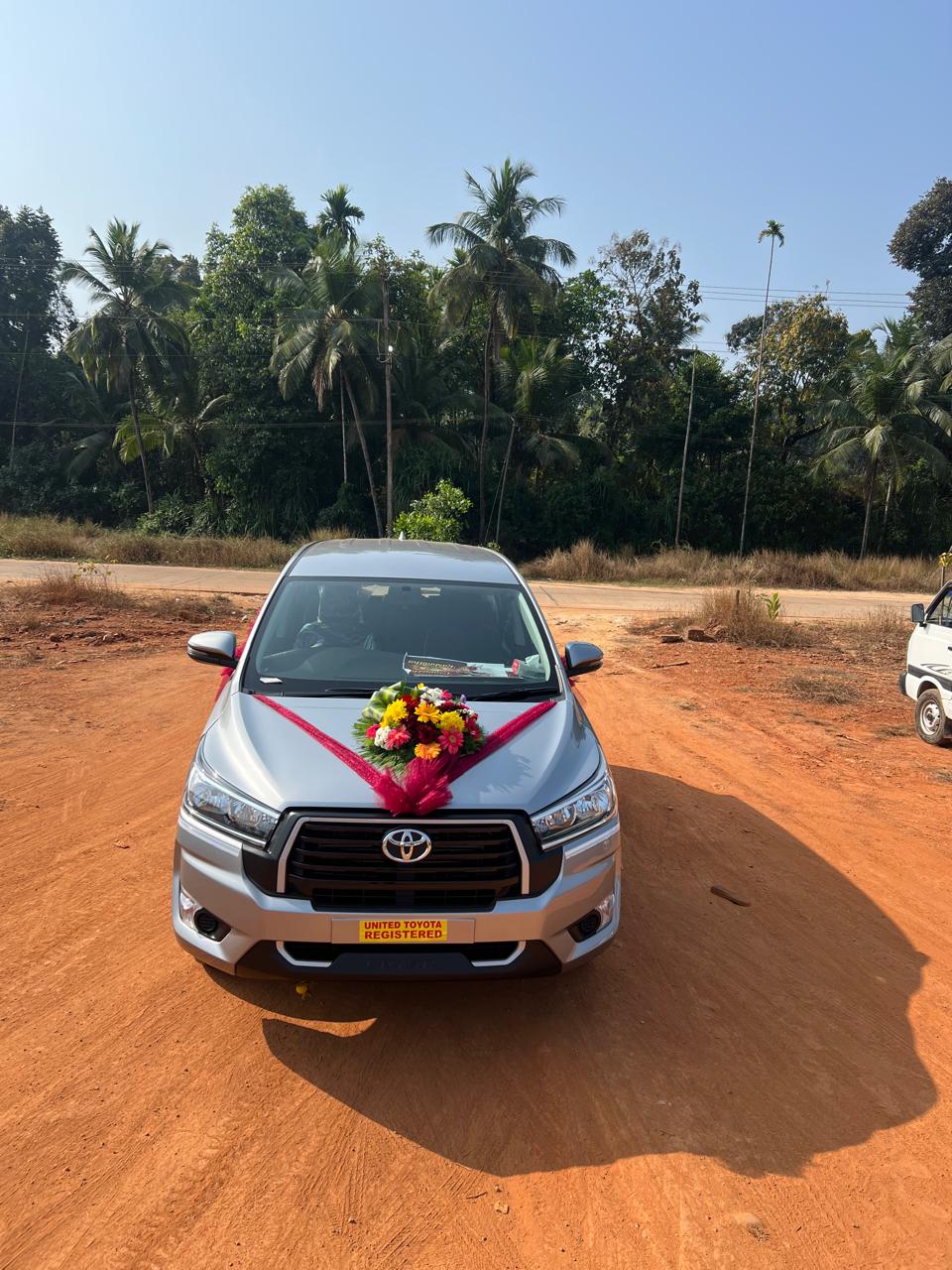 Sightseeing tour group with Veerabadra Travels cabs
